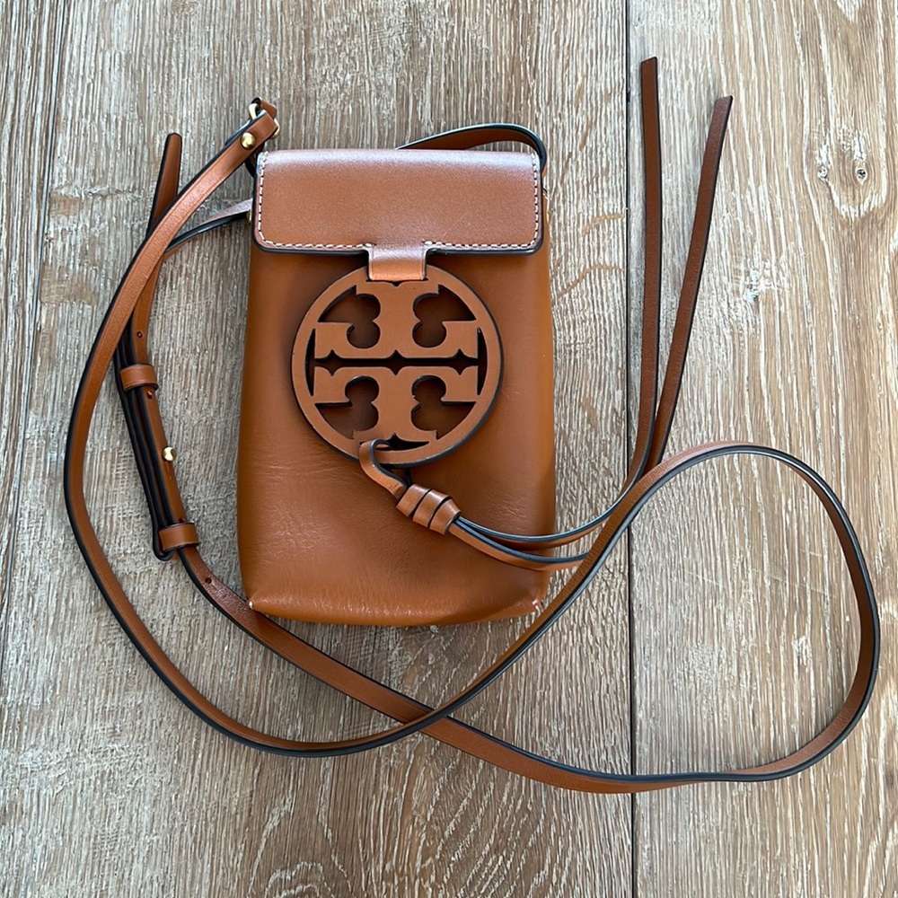Tory Burch phone crossbody in light umber used only twice perfect condition